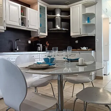 Le Petit Bleu Holiday home
